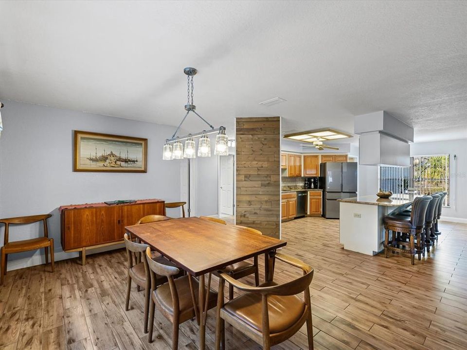 Active With Contract: $350,000 (3 beds, 2 baths, 1952 Square Feet)