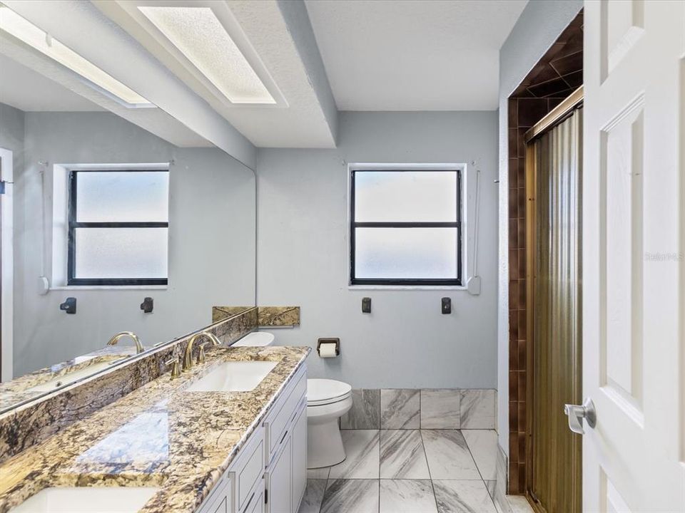 Active With Contract: $350,000 (3 beds, 2 baths, 1952 Square Feet)