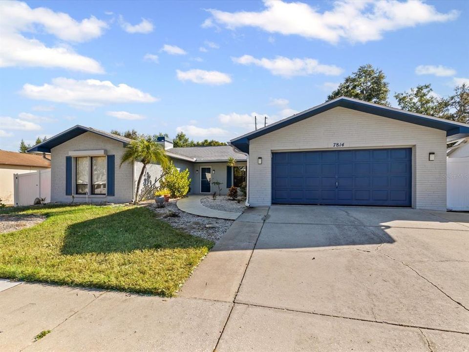 Active With Contract: $350,000 (3 beds, 2 baths, 1952 Square Feet)
