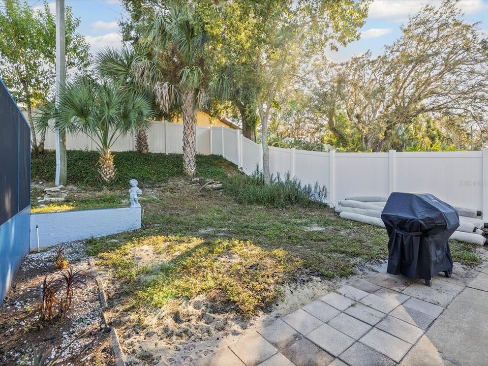 Active With Contract: $350,000 (3 beds, 2 baths, 1952 Square Feet)