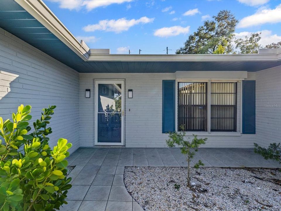 Active With Contract: $350,000 (3 beds, 2 baths, 1952 Square Feet)