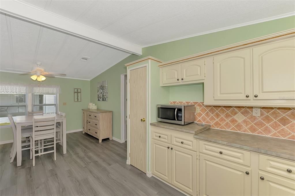 Под контрактом: $139,700 (2 спален, 2 ванн, 1248 Квадратных фут)