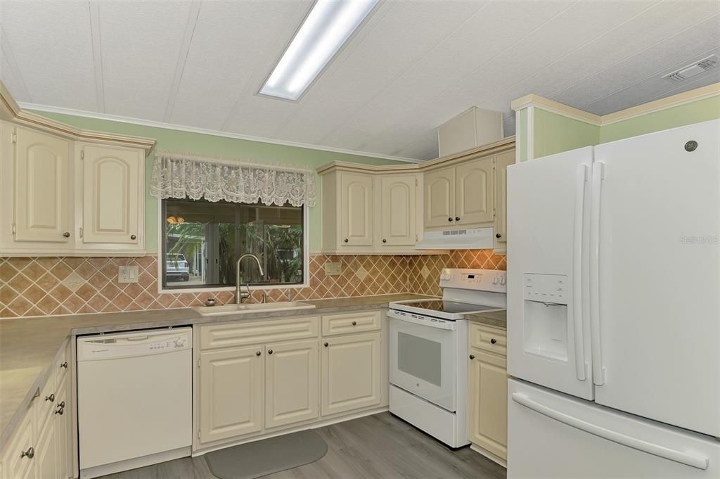 Под контрактом: $139,700 (2 спален, 2 ванн, 1248 Квадратных фут)