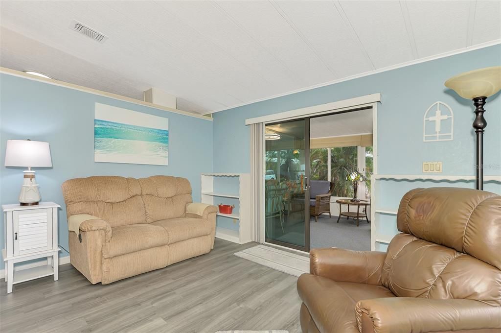 Под контрактом: $139,700 (2 спален, 2 ванн, 1248 Квадратных фут)