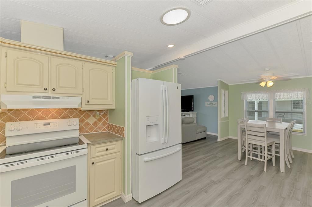 Под контрактом: $139,700 (2 спален, 2 ванн, 1248 Квадратных фут)