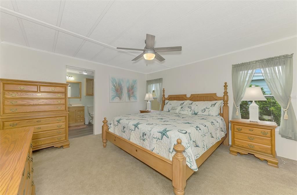 Под контрактом: $139,700 (2 спален, 2 ванн, 1248 Квадратных фут)