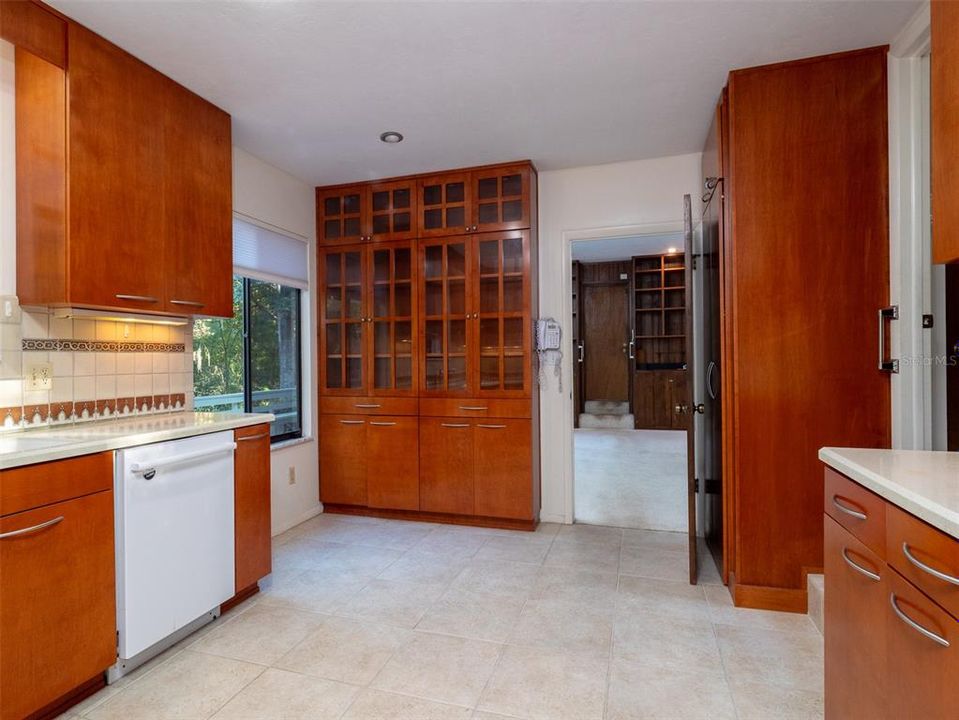 For Sale: $525,000 (4 beds, 3 baths, 2086 Square Feet)