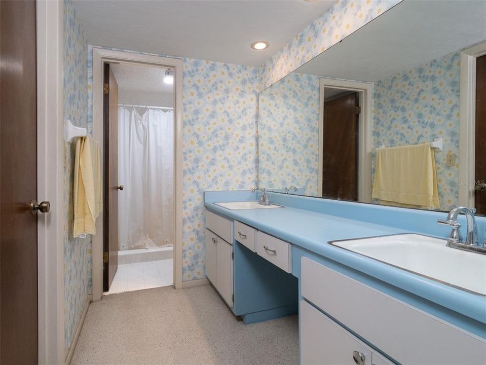 For Sale: $525,000 (4 beds, 3 baths, 2086 Square Feet)