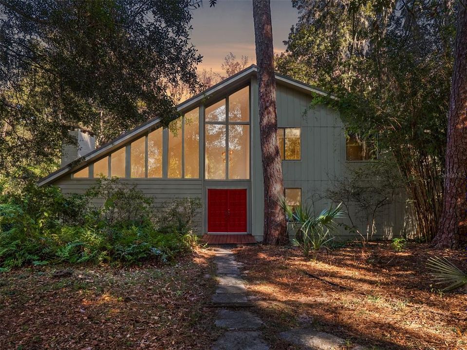 For Sale: $525,000 (4 beds, 3 baths, 2086 Square Feet)