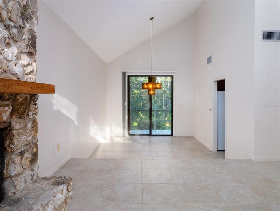 For Sale: $525,000 (4 beds, 3 baths, 2086 Square Feet)