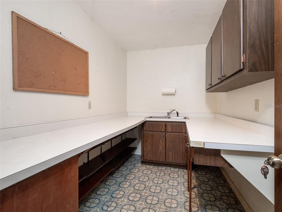 For Sale: $525,000 (4 beds, 3 baths, 2086 Square Feet)