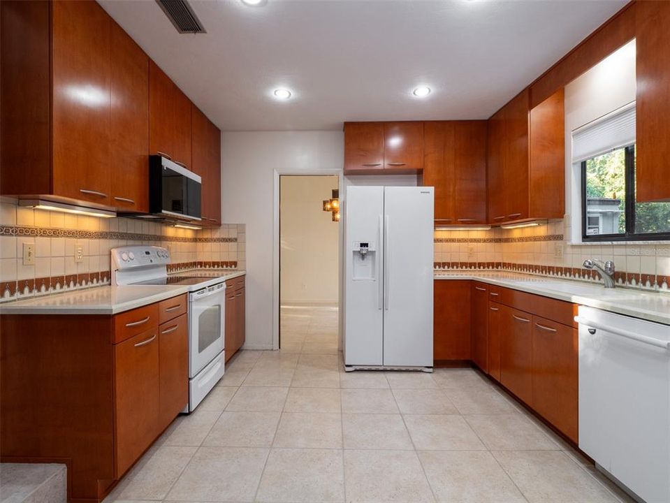 For Sale: $525,000 (4 beds, 3 baths, 2086 Square Feet)