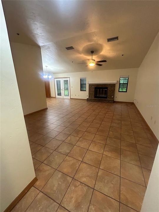 For Rent: $2,300 (3 beds, 3 baths, 1650 Square Feet)