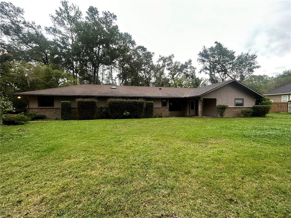 For Rent: $2,300 (3 beds, 3 baths, 1650 Square Feet)