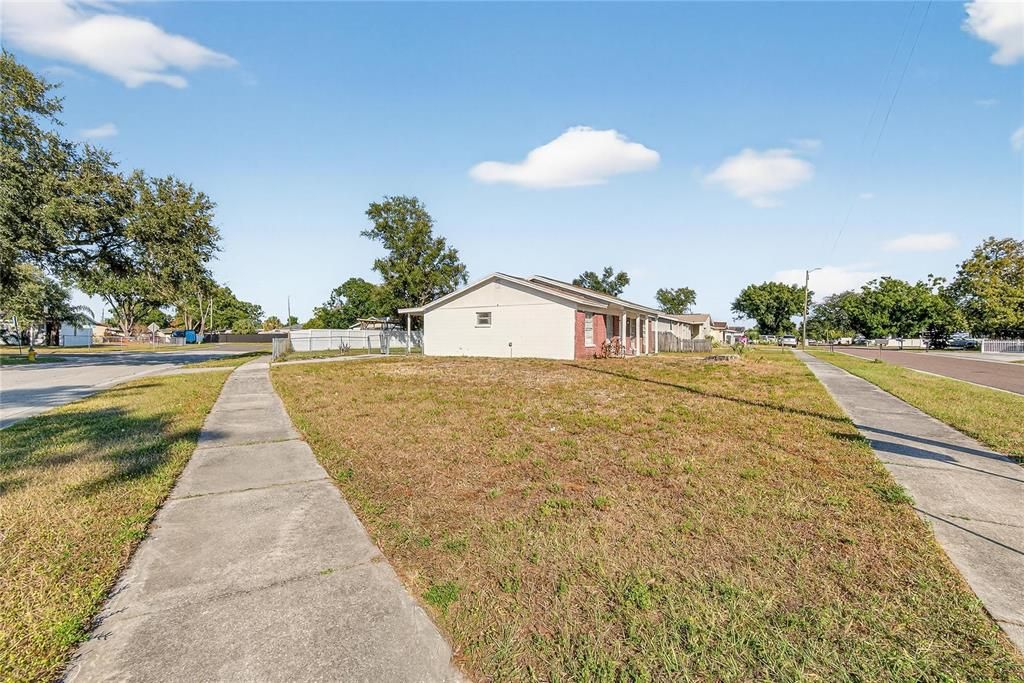 Active With Contract: $285,000 (4 beds, 2 baths, 1158 Square Feet)