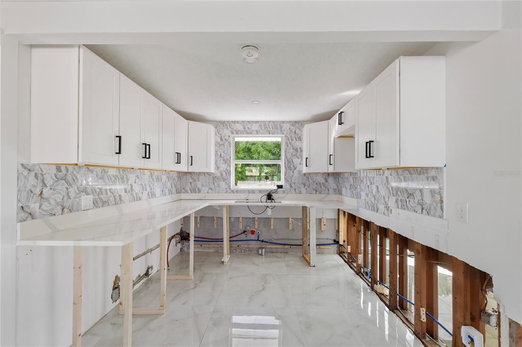 Activo con contrato: $710,000 (3 camas, 2 baños, 1398 Pies cuadrados)