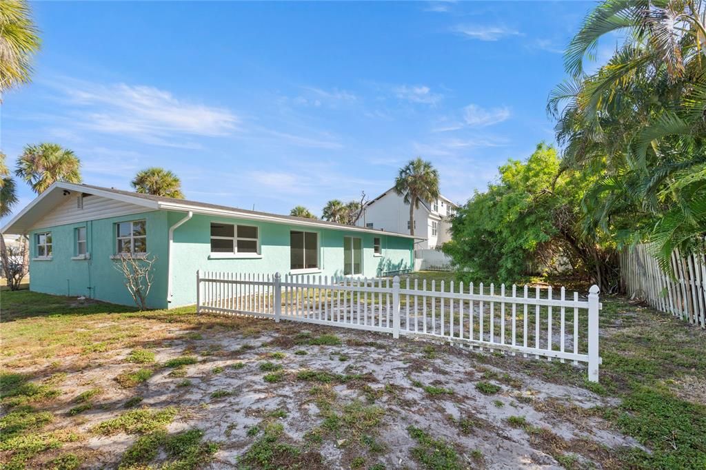 Activo con contrato: $710,000 (3 camas, 2 baños, 1398 Pies cuadrados)