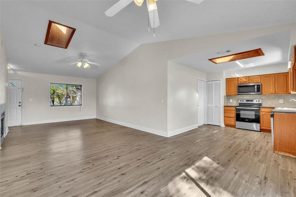 En Venta: $329,000 (3 camas, 2 baños, 1160 Pies cuadrados)