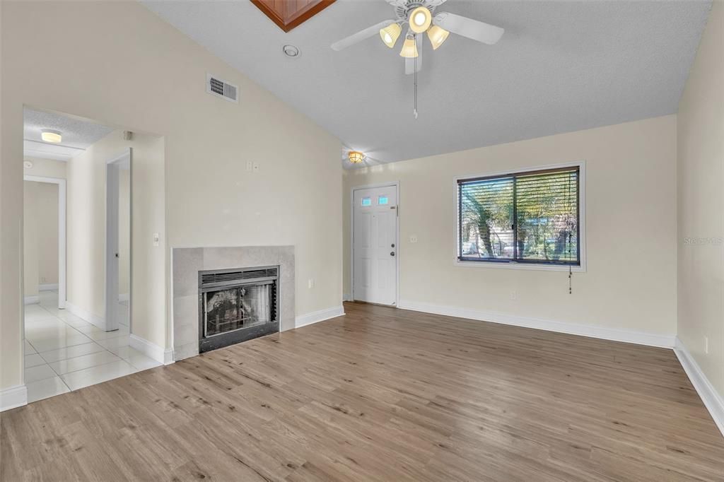 En Venta: $329,000 (3 camas, 2 baños, 1160 Pies cuadrados)