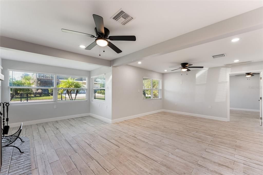 待售: $450,000 (2 贝兹, 2 浴室, 1192 平方英尺)