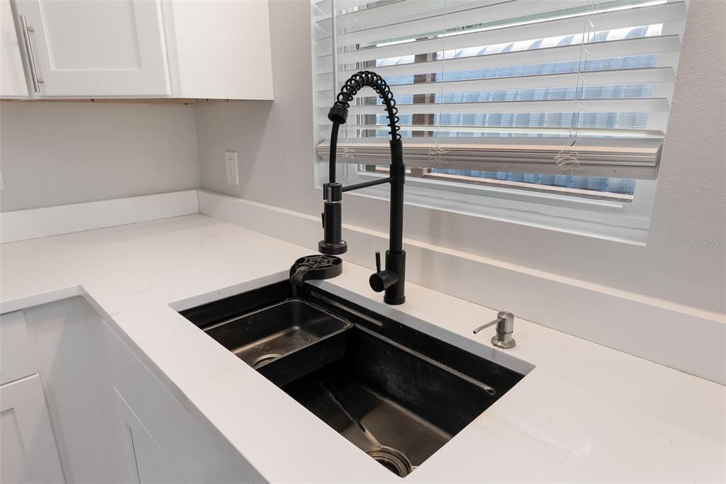 待售: $450,000 (2 贝兹, 2 浴室, 1192 平方英尺)