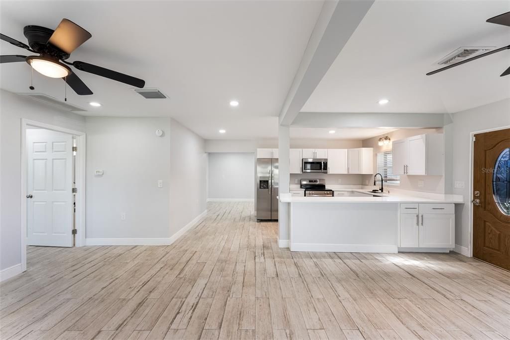 待售: $450,000 (2 贝兹, 2 浴室, 1192 平方英尺)