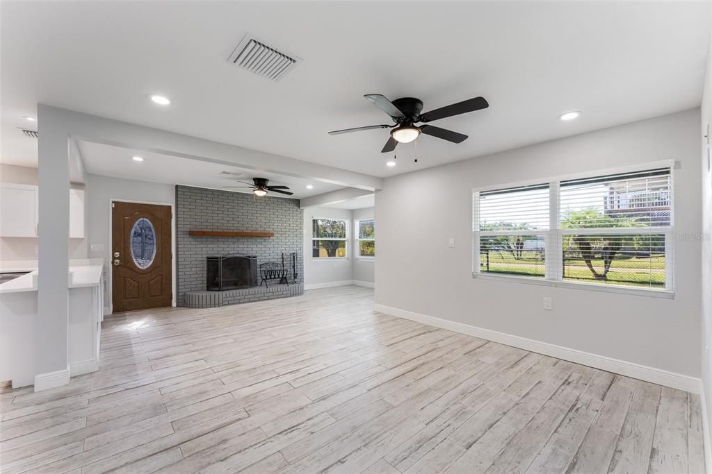 待售: $450,000 (2 贝兹, 2 浴室, 1192 平方英尺)