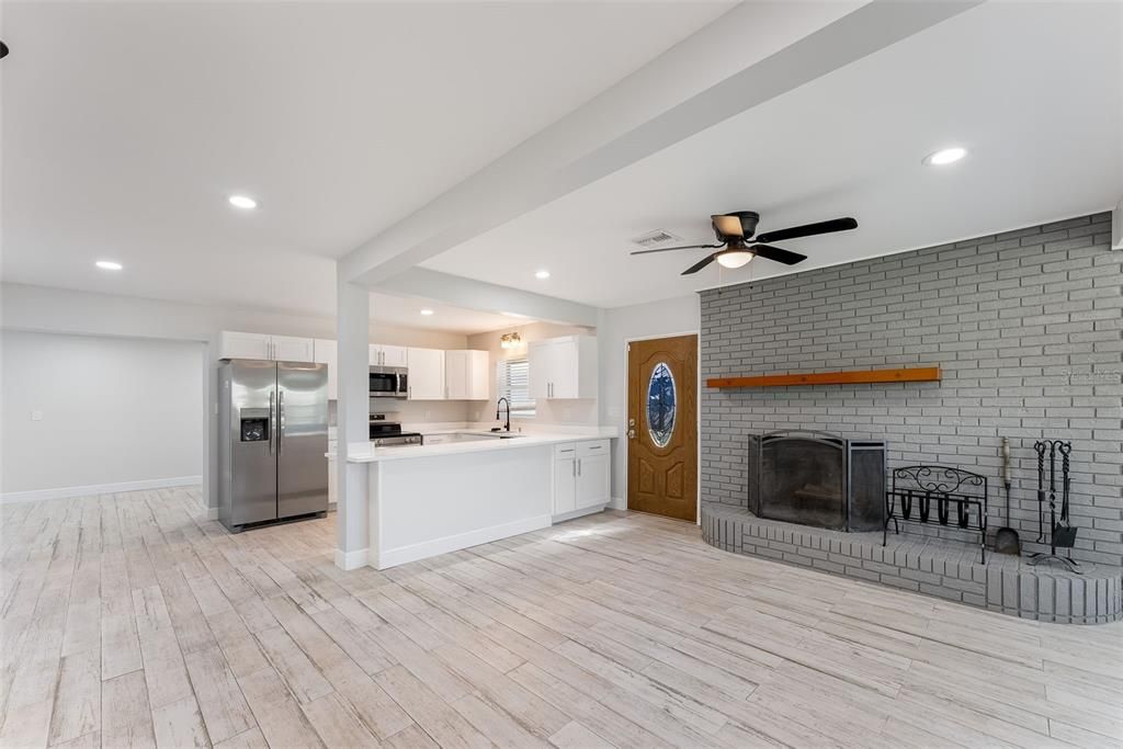 待售: $450,000 (2 贝兹, 2 浴室, 1192 平方英尺)