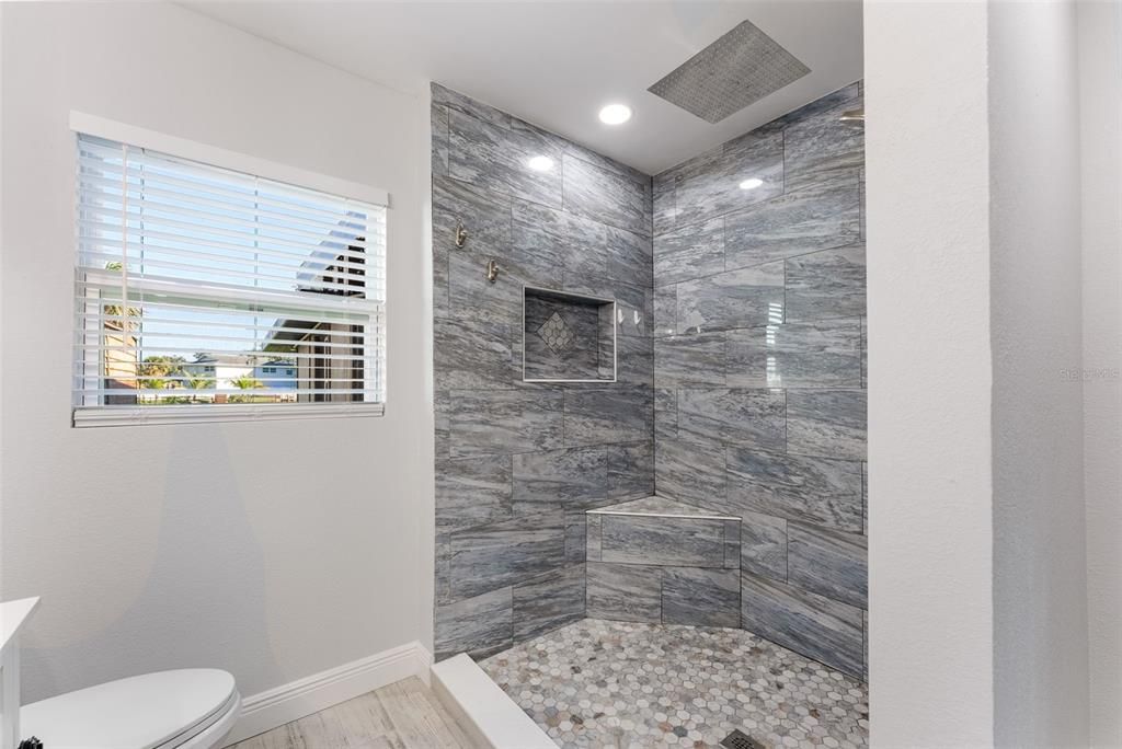 待售: $450,000 (2 贝兹, 2 浴室, 1192 平方英尺)