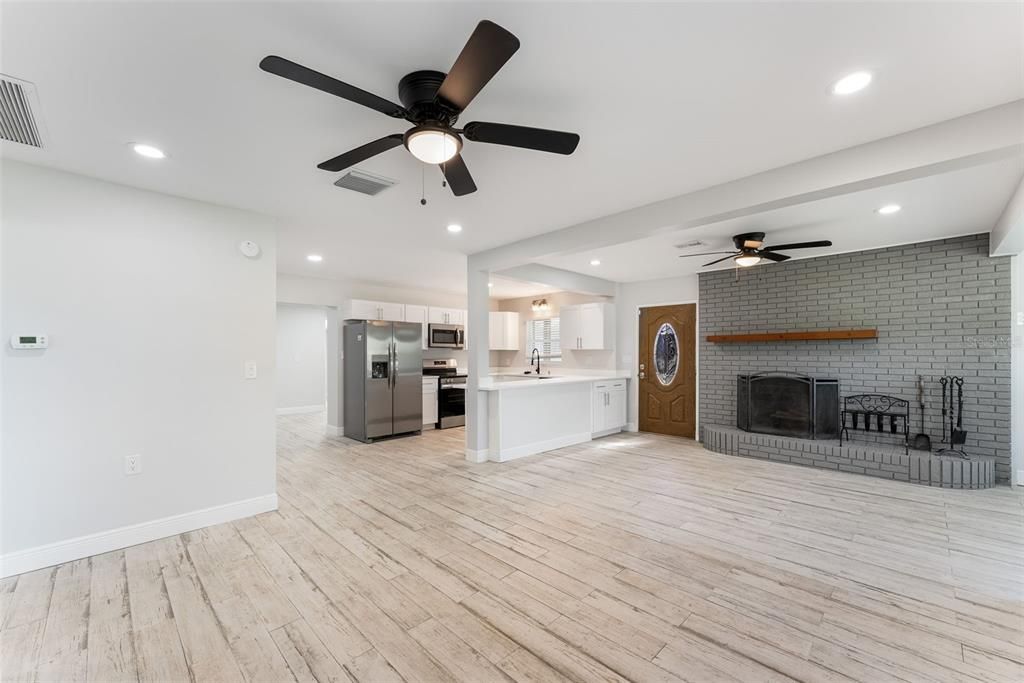 待售: $450,000 (2 贝兹, 2 浴室, 1192 平方英尺)