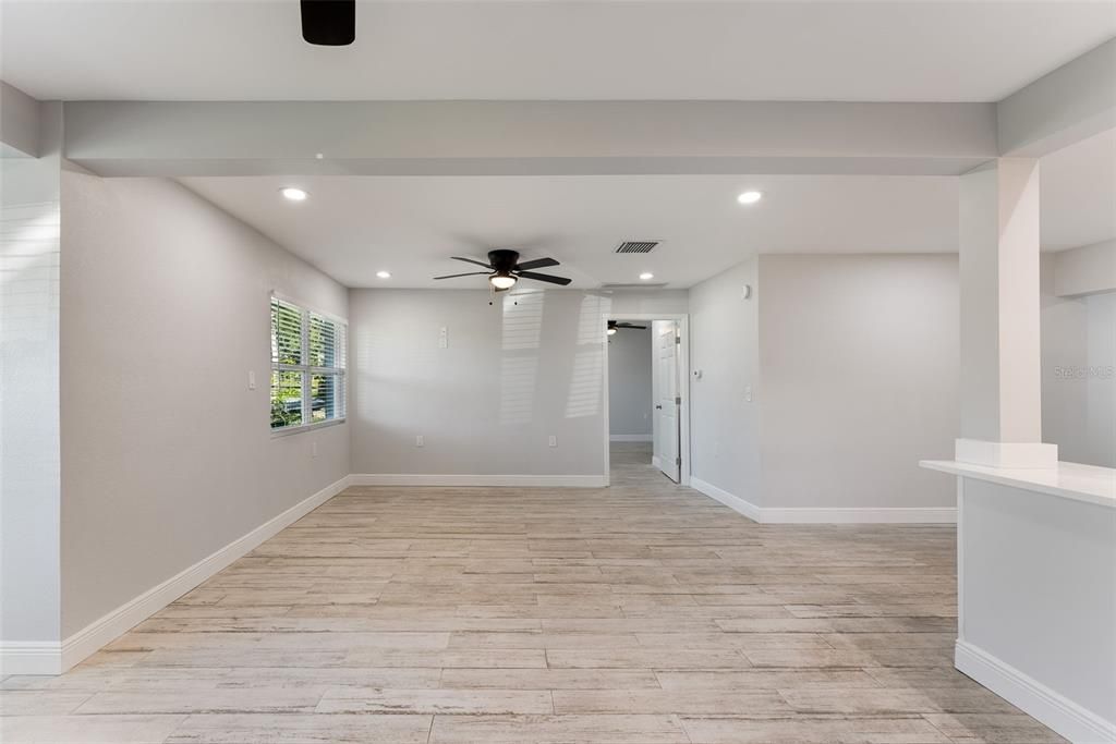 待售: $450,000 (2 贝兹, 2 浴室, 1192 平方英尺)