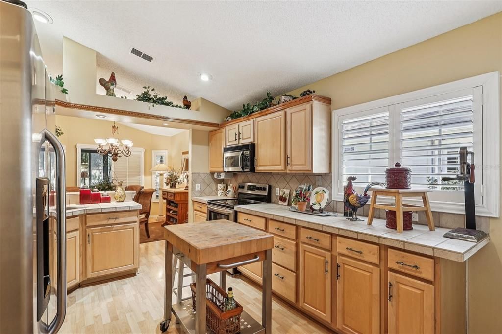 Active With Contract: $384,900 (3 beds, 2 baths, 2036 Square Feet)