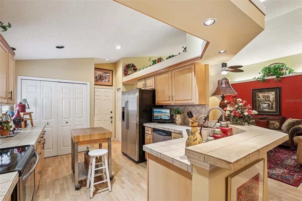 Active With Contract: $384,900 (3 beds, 2 baths, 2036 Square Feet)