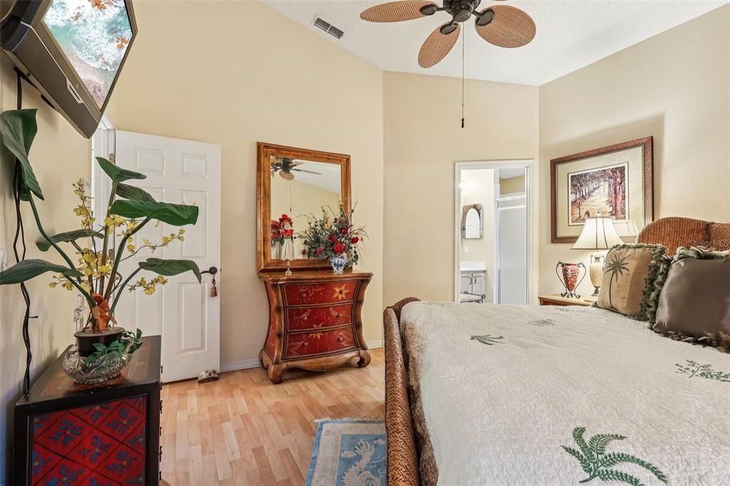 Active With Contract: $384,900 (3 beds, 2 baths, 2036 Square Feet)