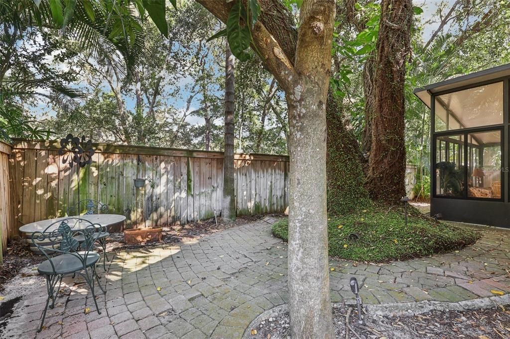 Active With Contract: $384,900 (3 beds, 2 baths, 2036 Square Feet)