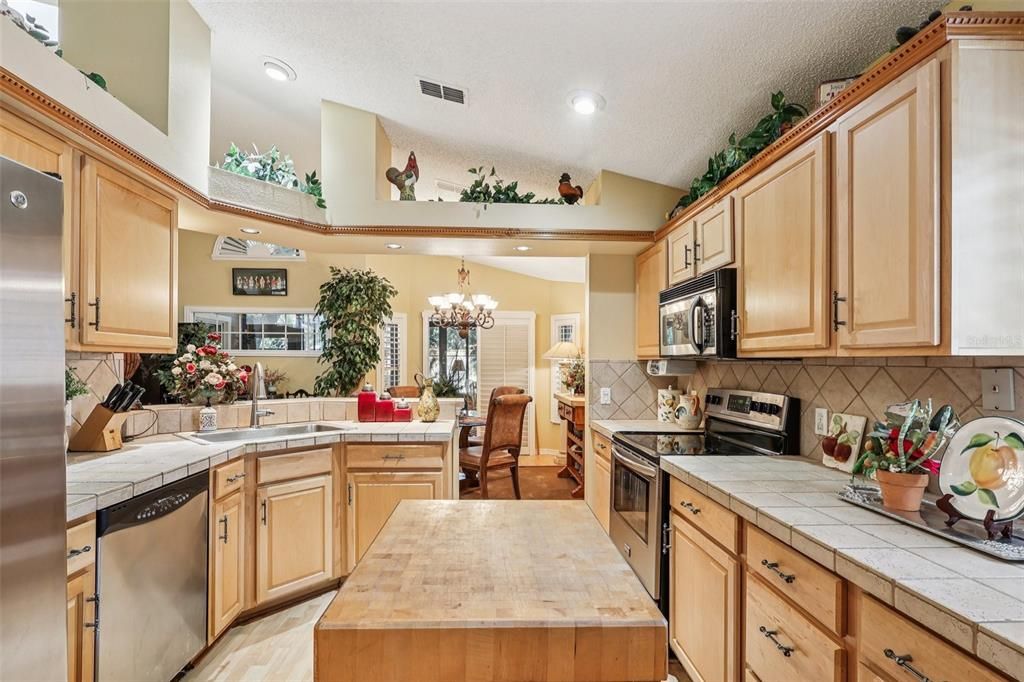 Active With Contract: $384,900 (3 beds, 2 baths, 2036 Square Feet)