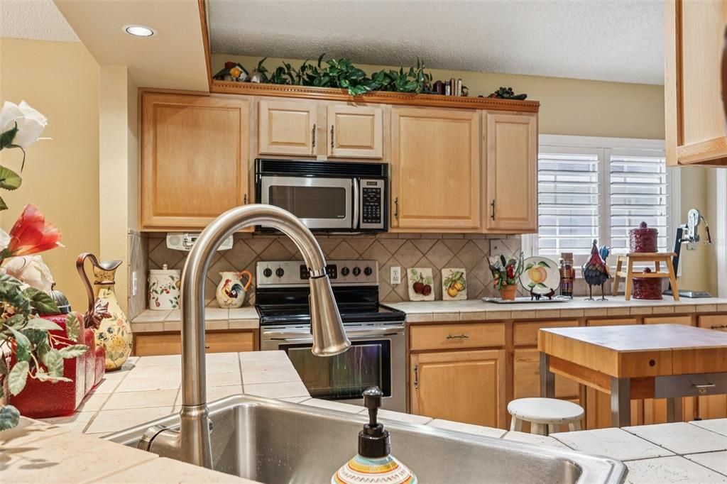 Active With Contract: $384,900 (3 beds, 2 baths, 2036 Square Feet)