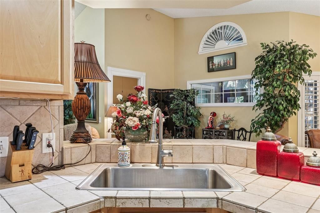 Active With Contract: $384,900 (3 beds, 2 baths, 2036 Square Feet)