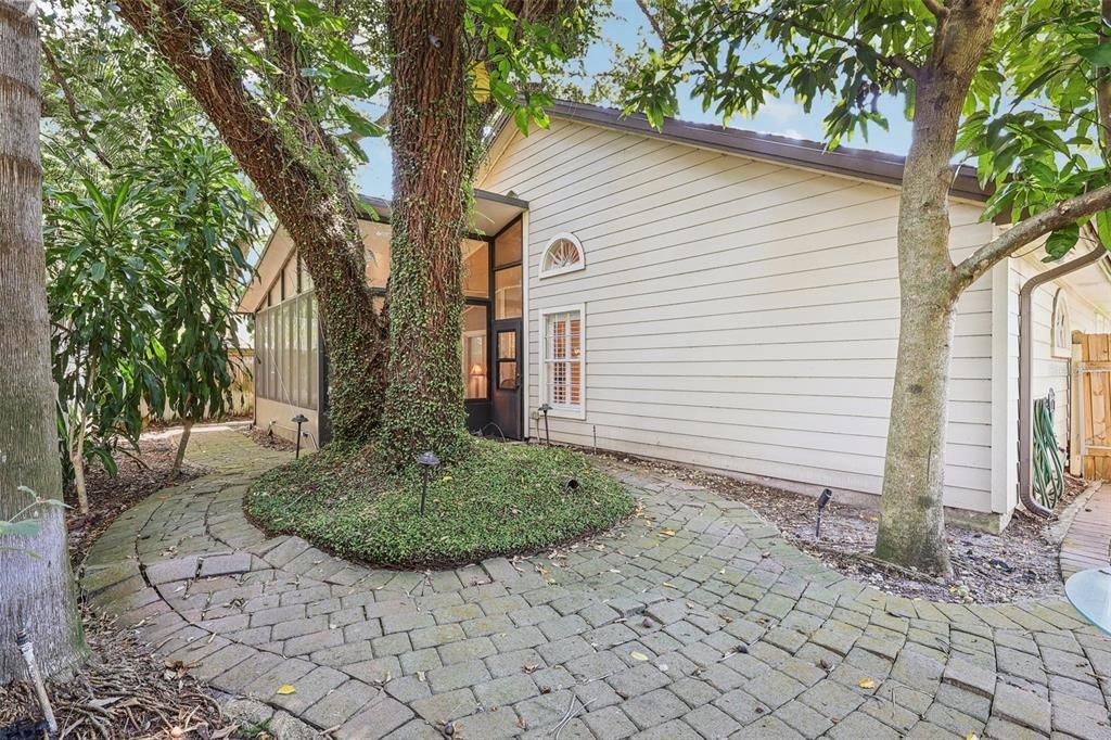 Active With Contract: $384,900 (3 beds, 2 baths, 2036 Square Feet)