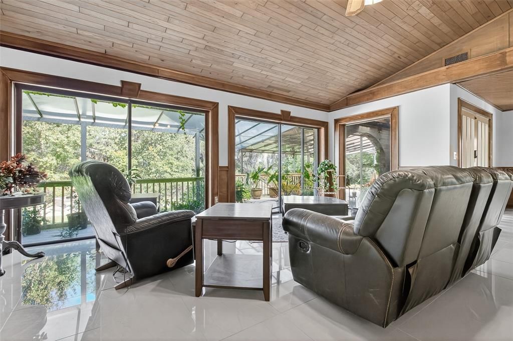 En Venta: $995,000 (4 camas, 4 baños, 5344 Pies cuadrados)