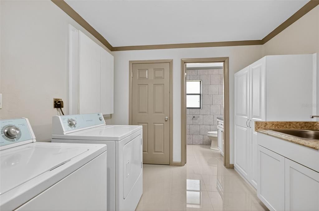 En Venta: $995,000 (4 camas, 4 baños, 5344 Pies cuadrados)