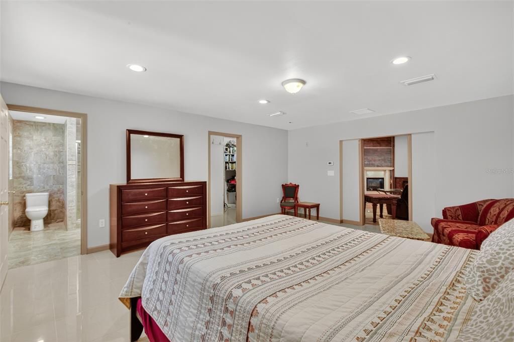 En Venta: $995,000 (4 camas, 4 baños, 5344 Pies cuadrados)