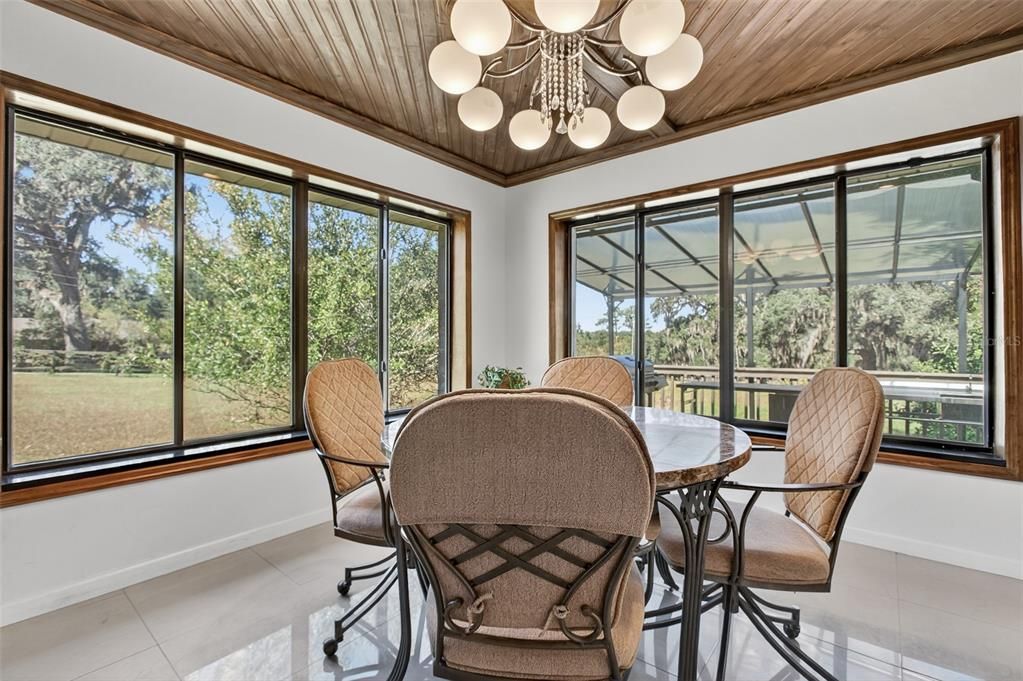 En Venta: $995,000 (4 camas, 4 baños, 5344 Pies cuadrados)