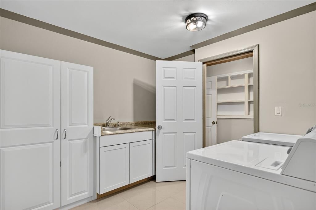 En Venta: $995,000 (4 camas, 4 baños, 5344 Pies cuadrados)