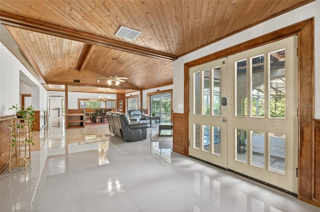 En Venta: $995,000 (4 camas, 4 baños, 5344 Pies cuadrados)