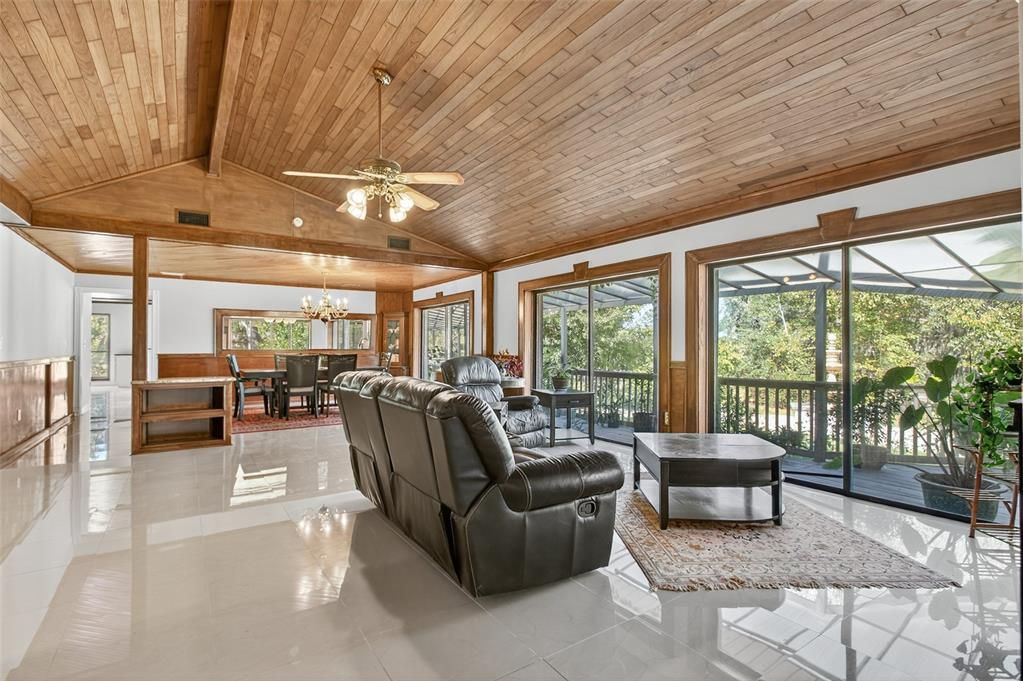 En Venta: $995,000 (4 camas, 4 baños, 5344 Pies cuadrados)