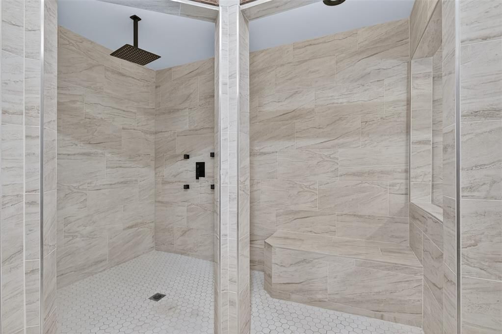 En Venta: $995,000 (4 camas, 4 baños, 5344 Pies cuadrados)