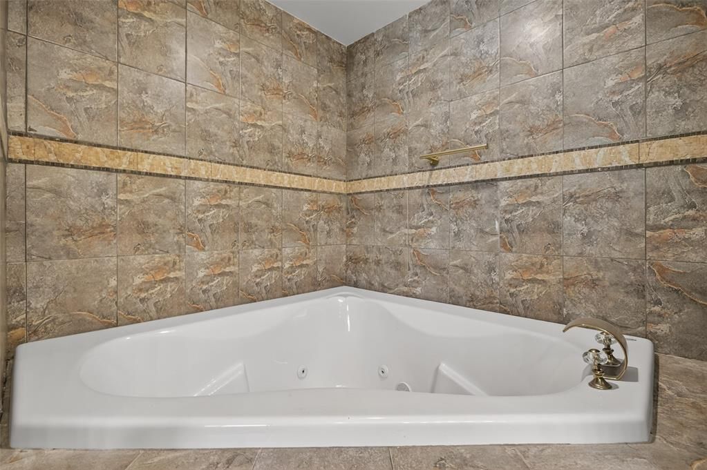 En Venta: $995,000 (4 camas, 4 baños, 5344 Pies cuadrados)