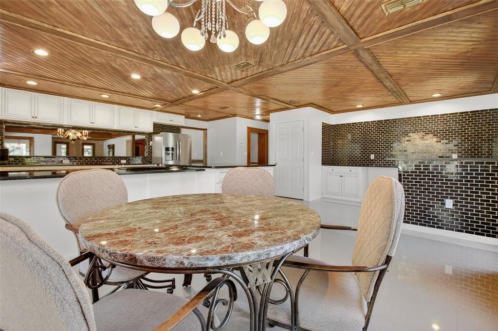 En Venta: $995,000 (4 camas, 4 baños, 5344 Pies cuadrados)