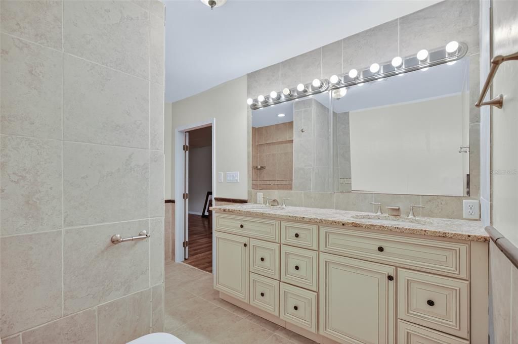 En Venta: $995,000 (4 camas, 4 baños, 5344 Pies cuadrados)